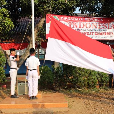 Penaikan Bendera Upacara HUT RI Ke-73
