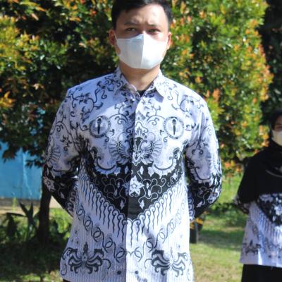 Yusuf Ismail S.Pd. - Bahasa Inggris & Divisi Website